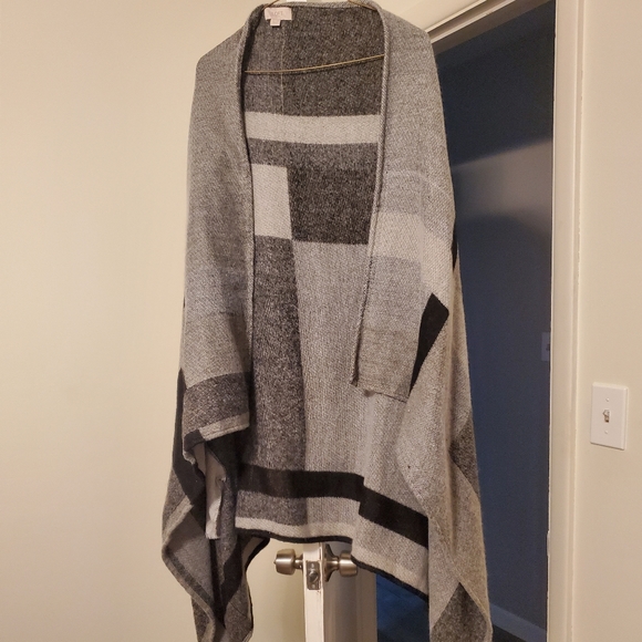 Loft Cape Bundle - Picture 2 of 2